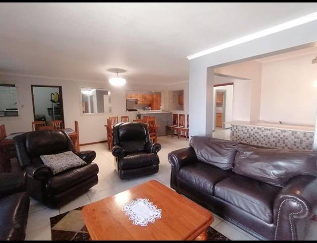 5 BEDROOM HOUSE FOR SALE IN FRAAIUITSIG
